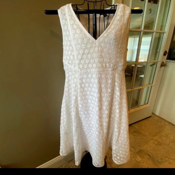 A Pea in the Pod Dresses & Skirts - NWT PEA IN POD WHITE LACE SLEEVELESS MIDI DRESS